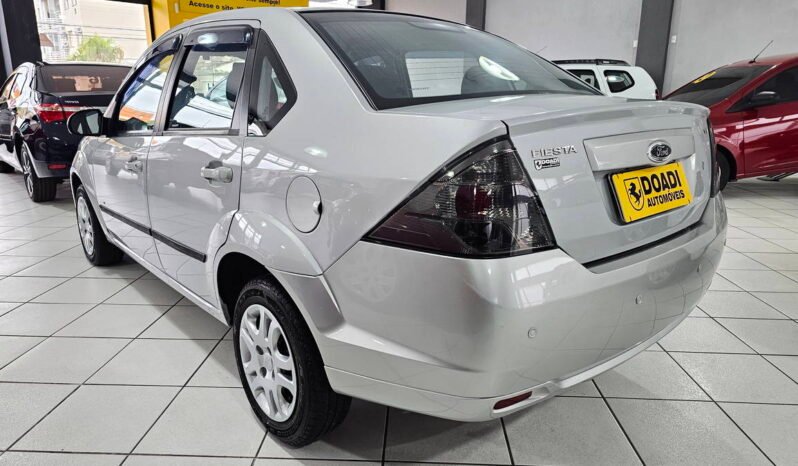 
								Ford Fiesta Sedan 1.6 SE 8V ano 2014 completo									