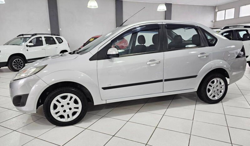 
								Ford Fiesta Sedan 1.6 SE 8V ano 2014 completo									