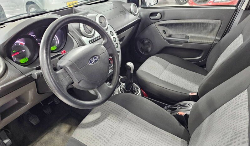 
								Ford Fiesta Sedan 1.6 SE 8V ano 2014 completo									