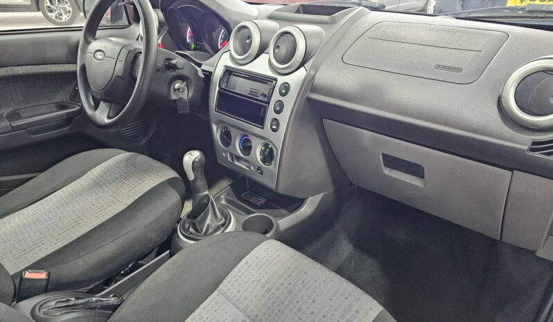 
								Ford Fiesta Sedan 1.6 SE 8V ano 2014 completo									