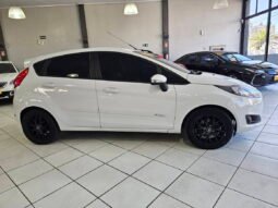 
										Ford New Fiesta Hatch 1.6 2016 completo									