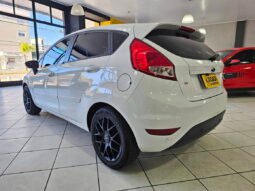 
										Ford New Fiesta Hatch 1.6 2016 completo									