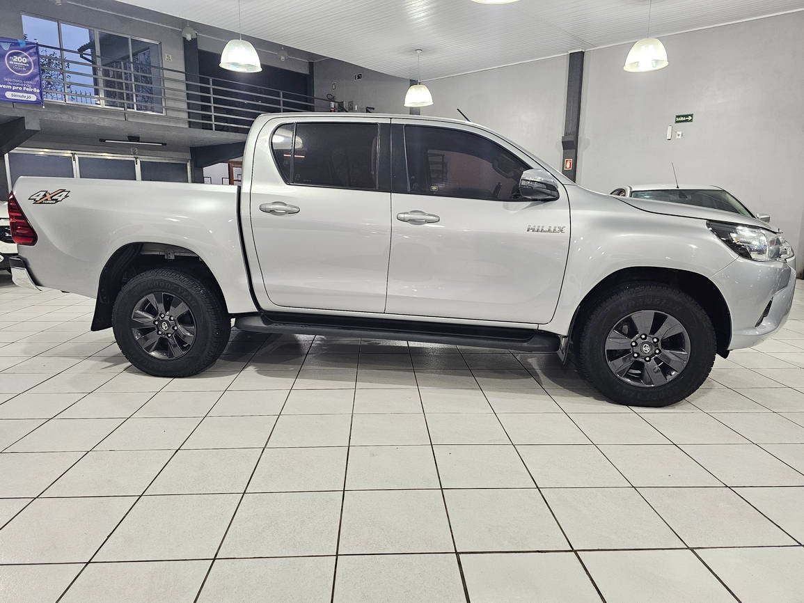 Toyota Hilux CD SR 4×4 2.8 TDI Diesel AT 2018